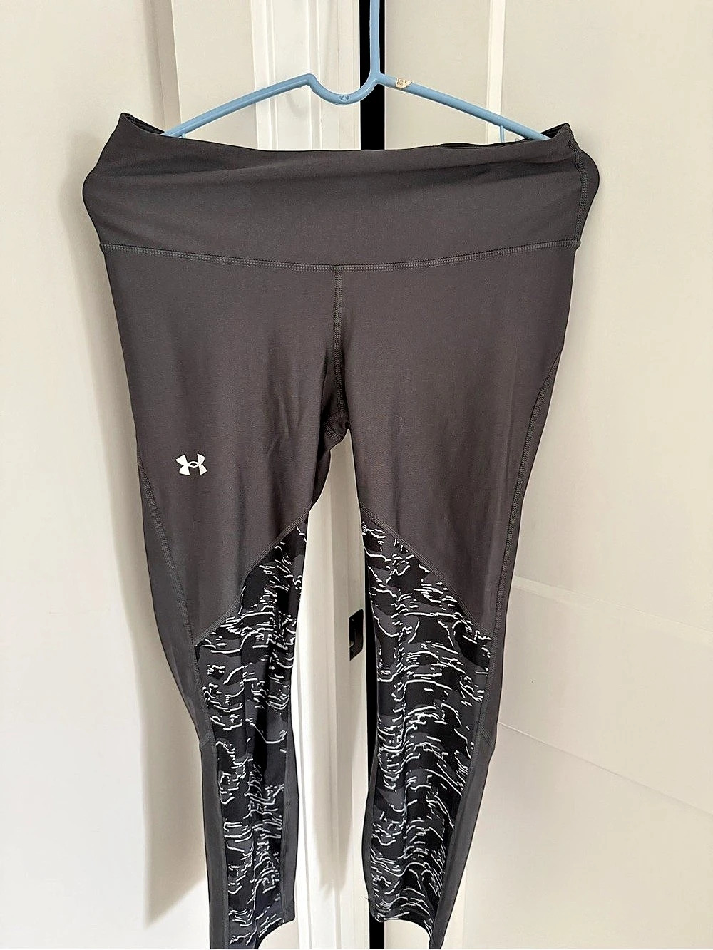 NEVER WORN Under Armour HeatGear Compression Leggings Women’s Abstract Leggings